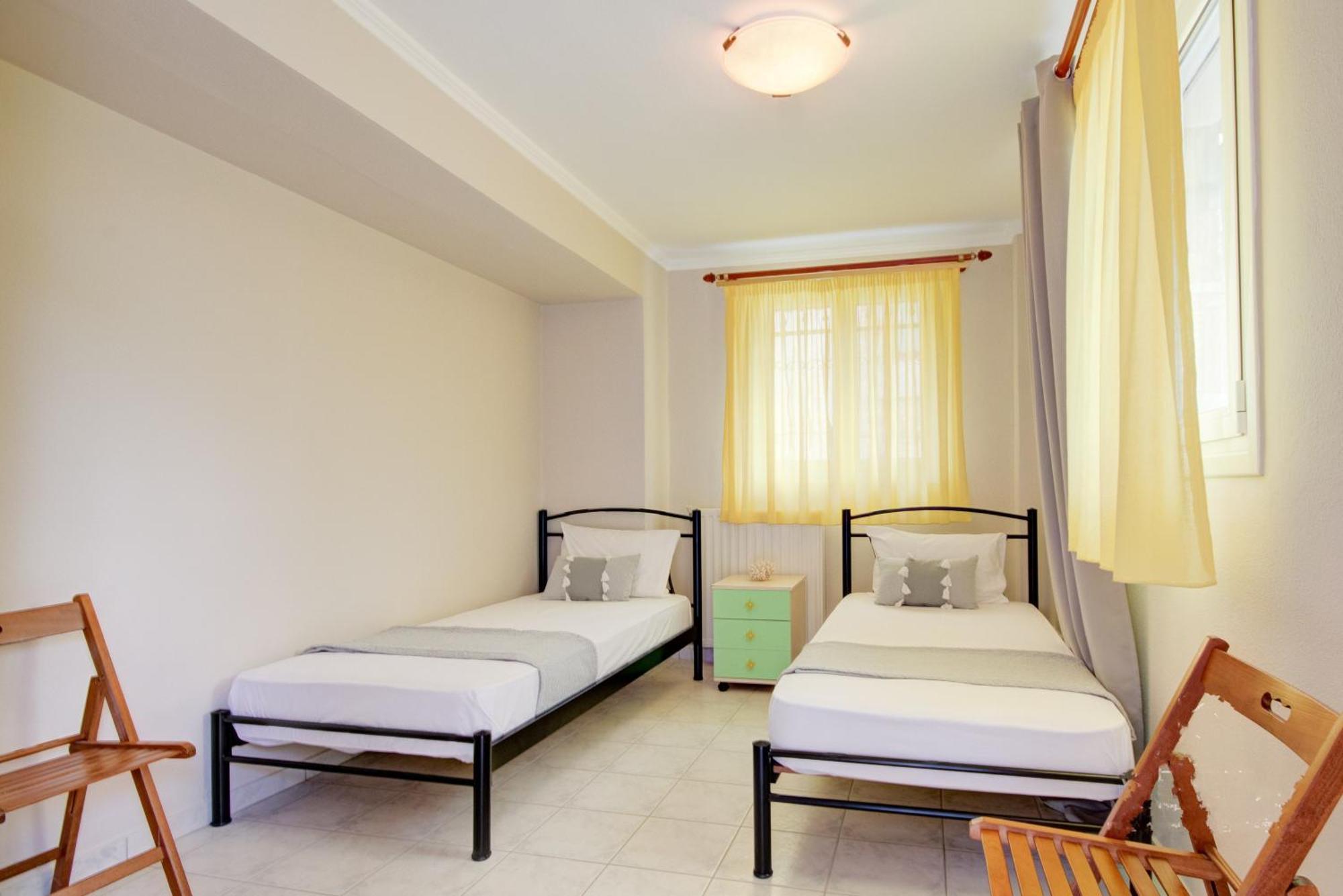 Private 6-Bdrm Villa With Garden 150M To Beach 帕拉迪索 外观 照片