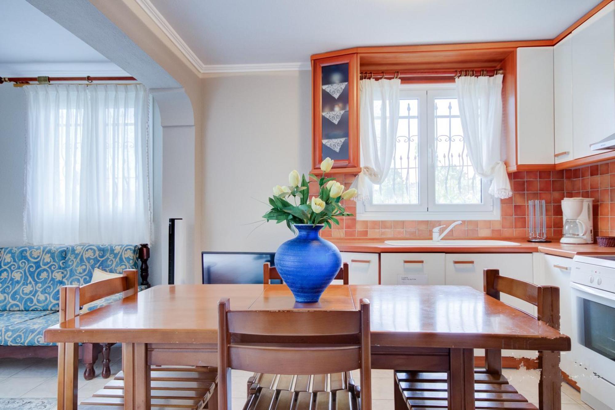 Private 6-Bdrm Villa With Garden 150M To Beach 帕拉迪索 外观 照片