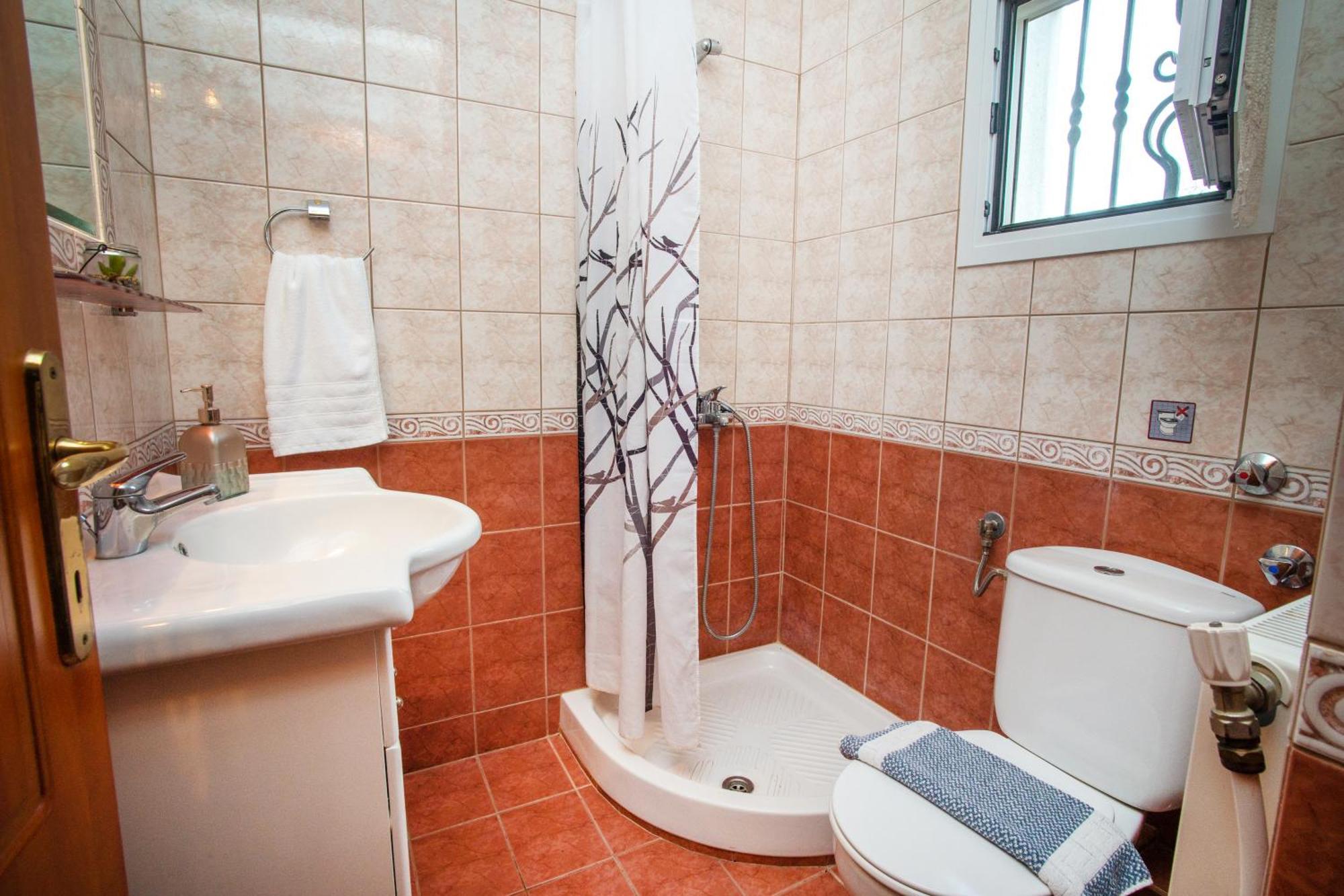 Private 6-Bdrm Villa With Garden 150M To Beach 帕拉迪索 外观 照片