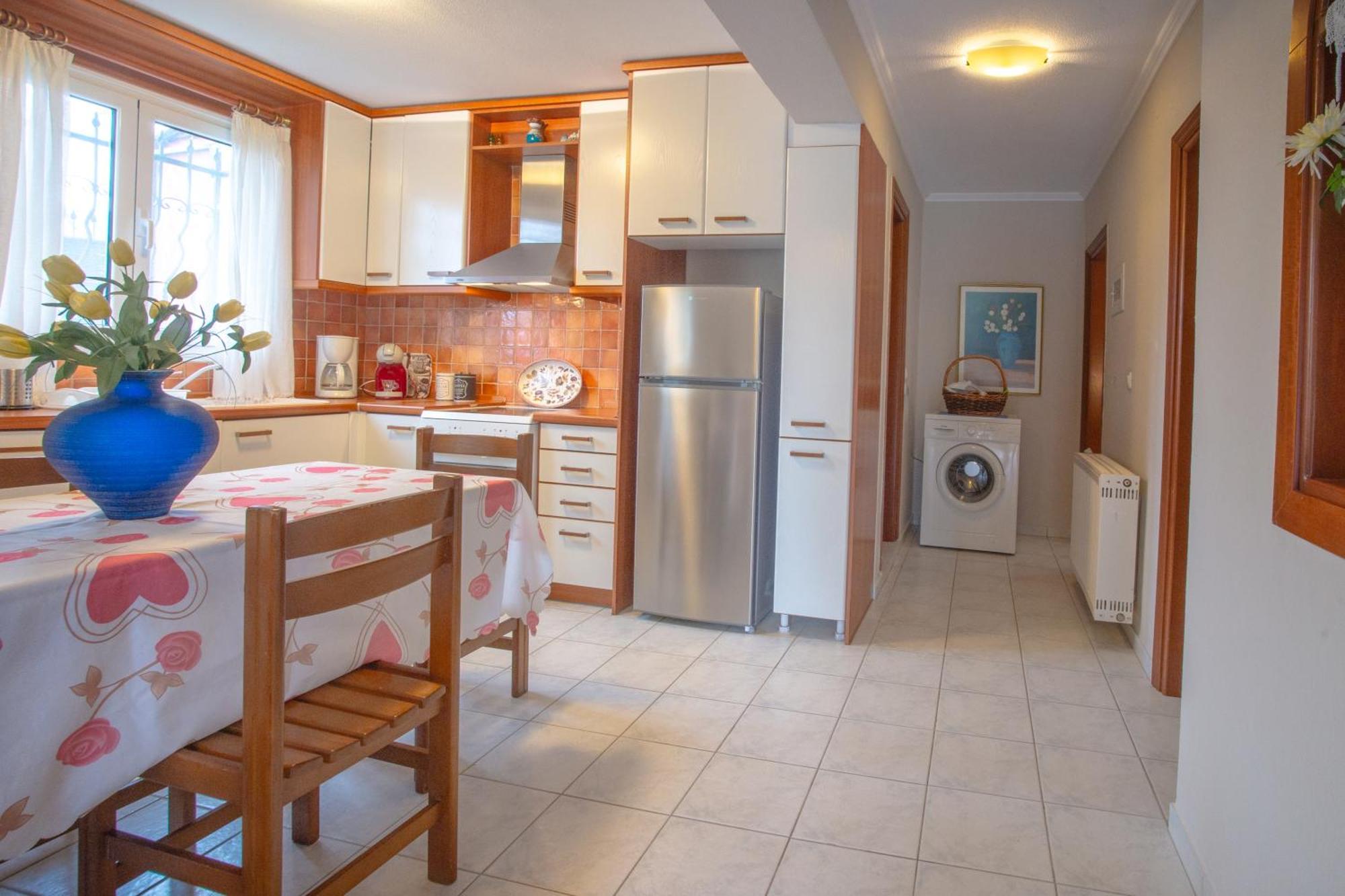 Private 6-Bdrm Villa With Garden 150M To Beach 帕拉迪索 外观 照片