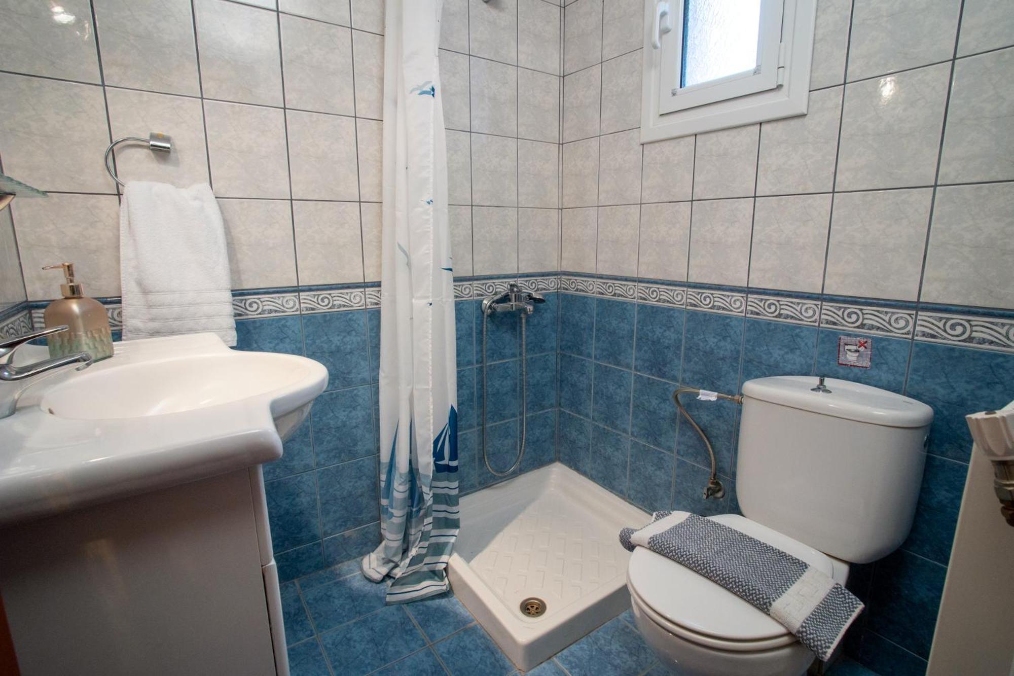 Private 6-Bdrm Villa With Garden 150M To Beach 帕拉迪索 外观 照片