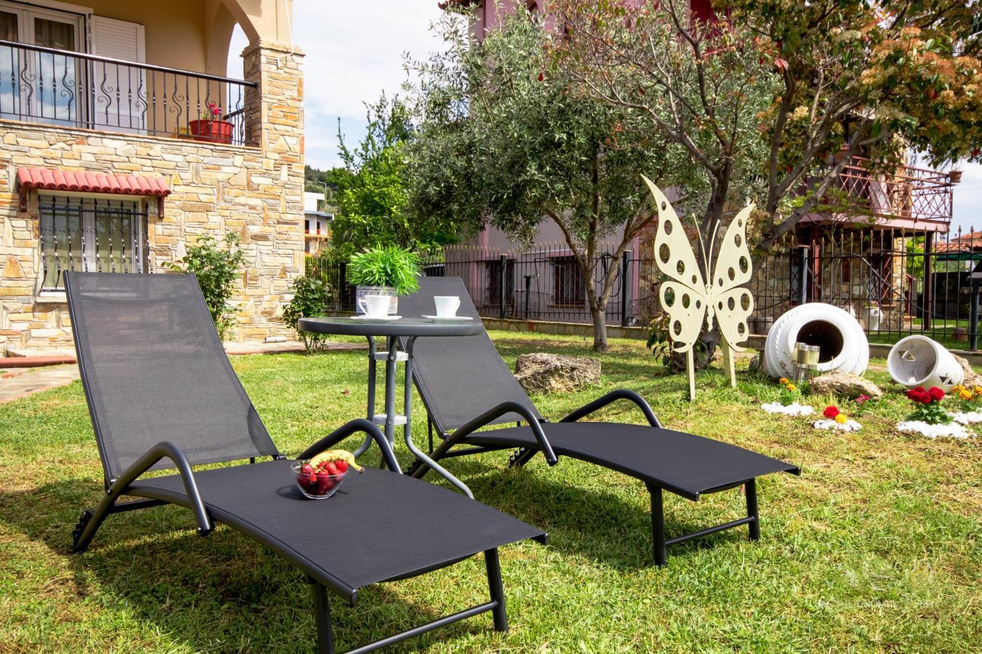 Private 6-Bdrm Villa With Garden 150M To Beach 帕拉迪索 外观 照片