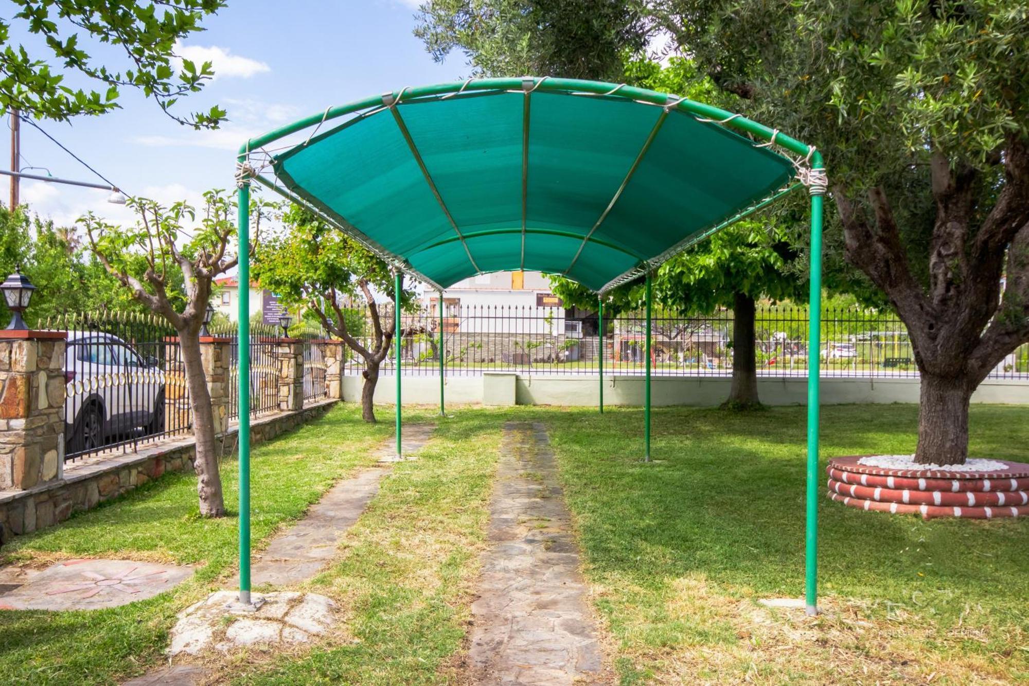 Private 6-Bdrm Villa With Garden 150M To Beach 帕拉迪索 外观 照片